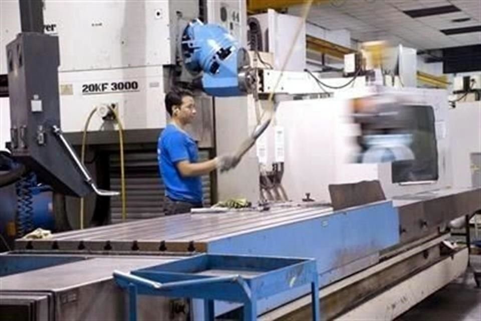 Sin crecimiento económico difícilmente se contará con los recursos para el desarrollo social, advirtieron especialistas.