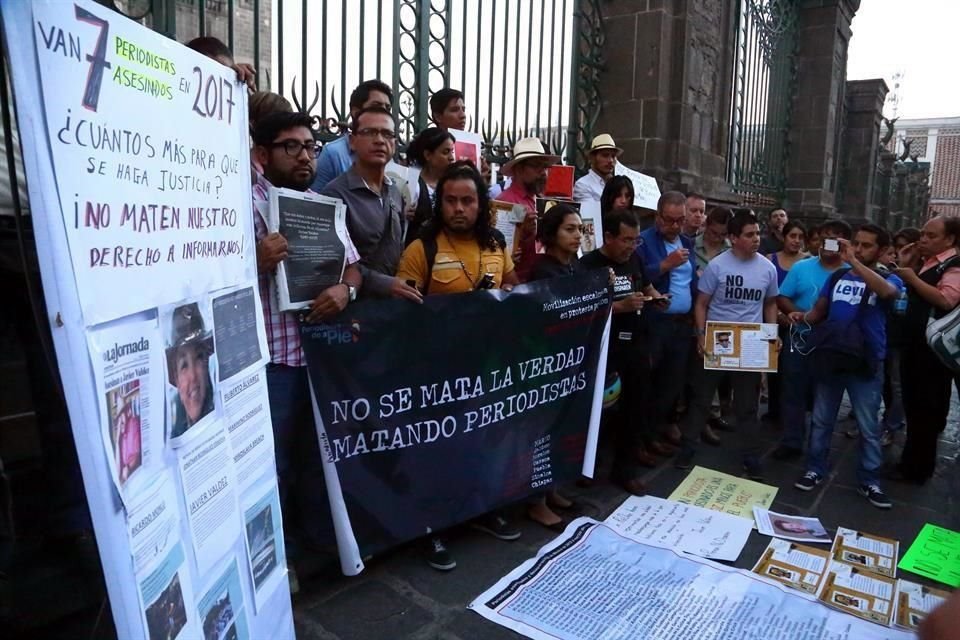 Comunidadores se han manifestado en repudio a los recientes asesinatos de periodistas mexicanos.