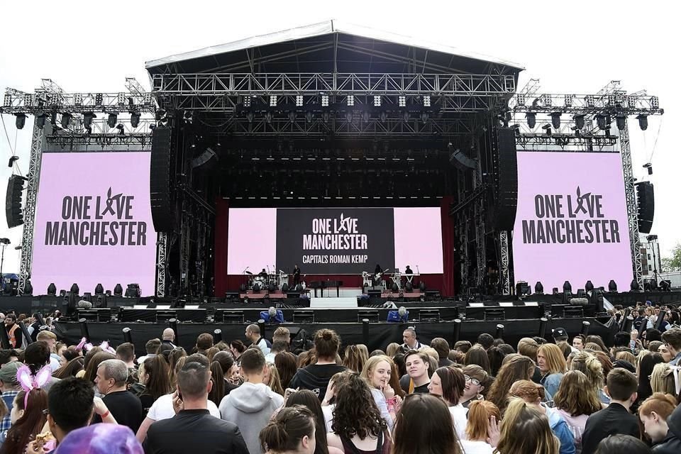 Miles de personas vibraron este domingo con la música de Ariana Grande, en el evento One Love Manchester, que se realizó en Old Trafford Cricket Ground.