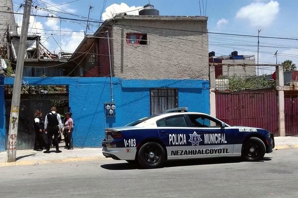 La Alcaldía de Neza explicó que la presencia de una patrulla y oficiales en el hogar es permanente