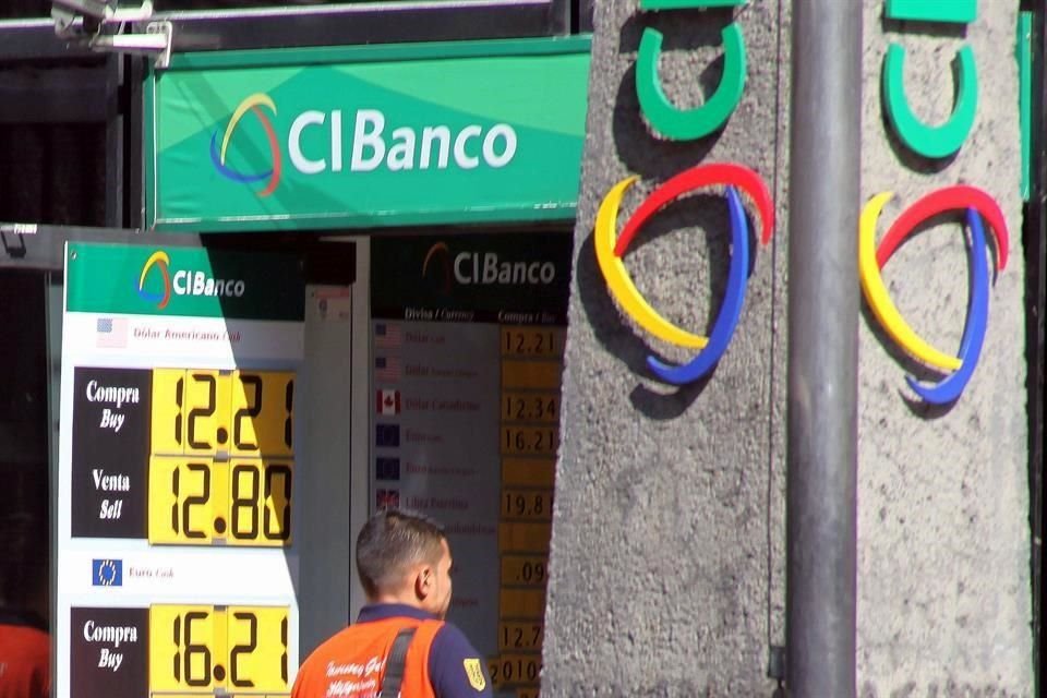 Los clientes pueden contactar al banco en el teléfono 1103 1220 en la CDMX, en caso de cualquier duda.