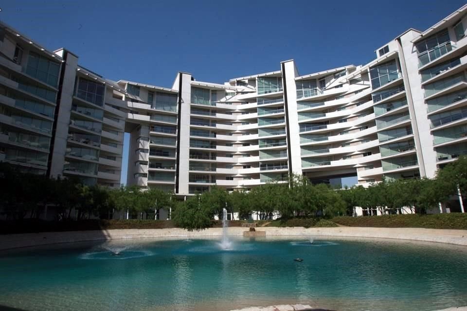 Los condominios al tener personalidad jurídica propia pueden realizar el cobro por la vía ejecutiva de aquellas sanciones que se impongan a los que vayan en contra del reglamento.
