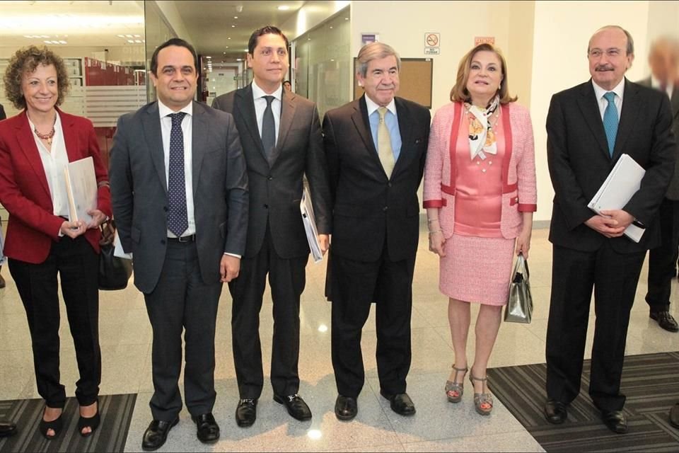 Integrantes del órgano de gobierno del Sistema Nacional Anticorrupción, del cual forma parte Carlos Chaurand (der.), presidente  del Tribunal Federal de Justicia Administrativa.
