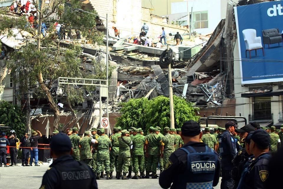 Policía y Ejército apoyaron las acciones de rescate.