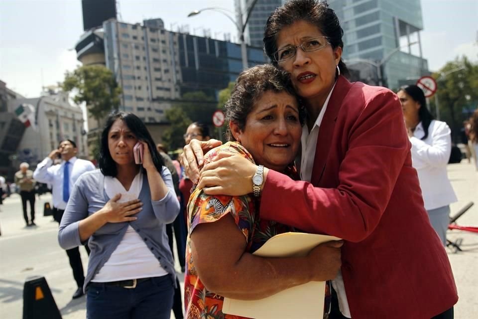 Lágrimas y pánico, postales del sismo.