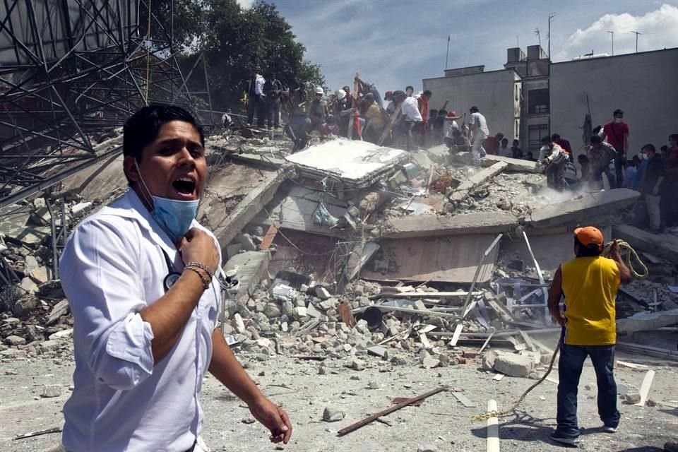 Un temblor de magnitud 7.1 provocó daños en estructuras y hasta el derrumbe de edificios en la Ciudad de México.