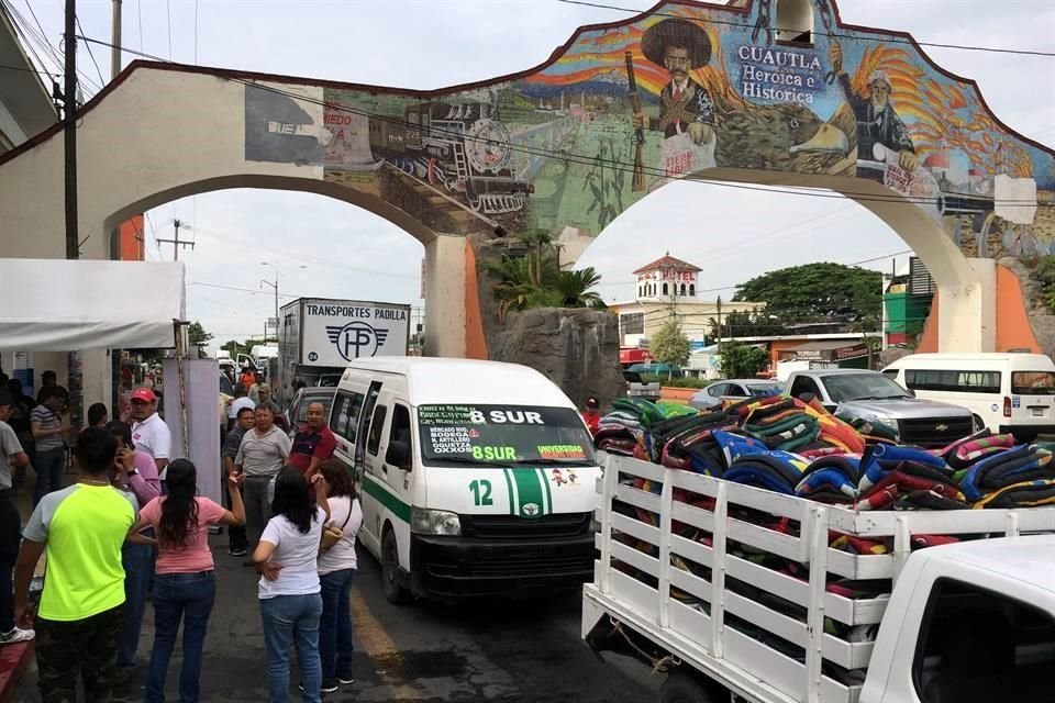 El apoyo desbordado en Morelos obliga a los voluntarios a buscar rutas para llegar a las comunidades más necesitadas.