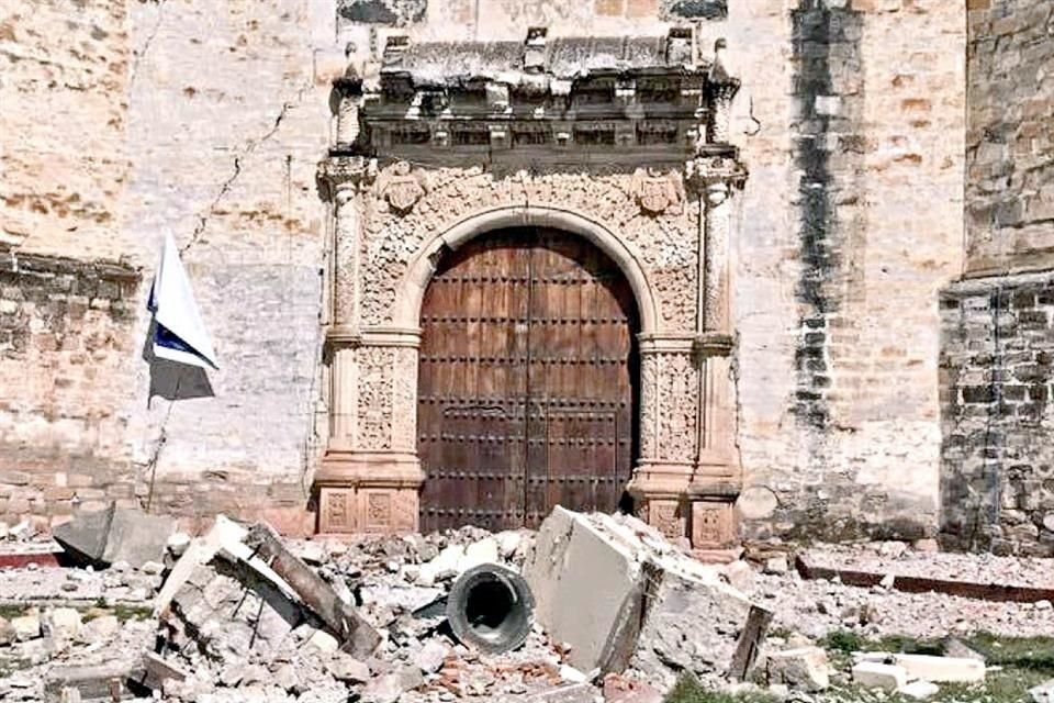 Los edificios de distintos municipios poblanos fueron de los más golpeados por los sismos de septiembre, como el ex Convento de Huaquechula.