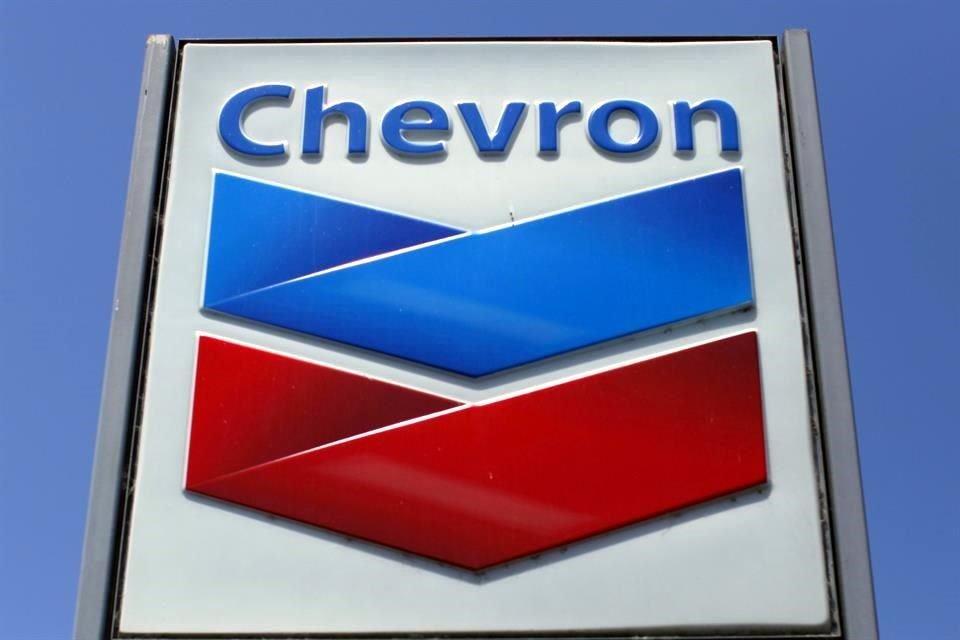 En el tercer trimestre del año, Chevron tuvo un beneficio neto de 2 mil 580 mdd, 36.2 por ciento menos que en esos tres meses del año pasado.