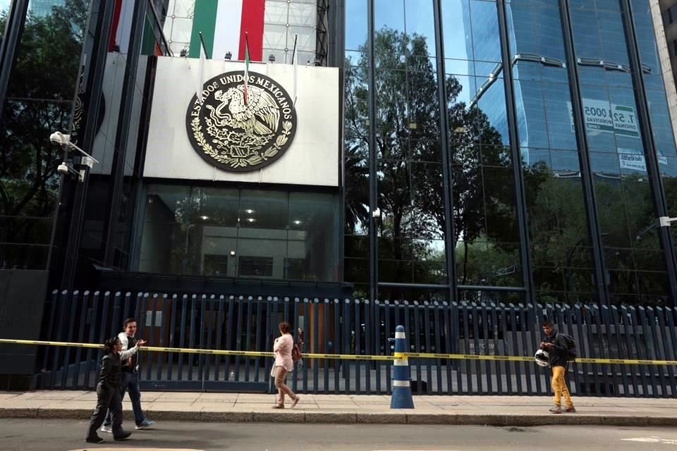La inédita suspensión de actividades, que detiene el curso de investigaciones, solicitudes de aprehensión, trámites y litigios, afectó a todas las subprocuradurías y unidades investigadoras.