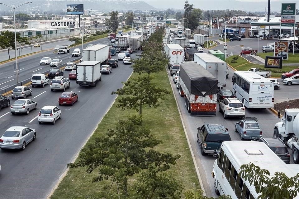 El 80 o 90% de inversión en movilidad urbana en la ZMG es de infraestructura para el automóvil, lo que inhibe espacios de convivencia y destruye la habitabilidad de la sociedad, dice experto.