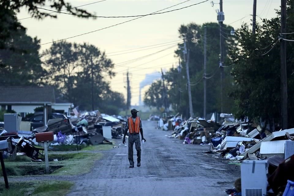 Se estima que 200 mil viviendas de Houston necesitan un trabajo extenso o una reconstrucción completa.