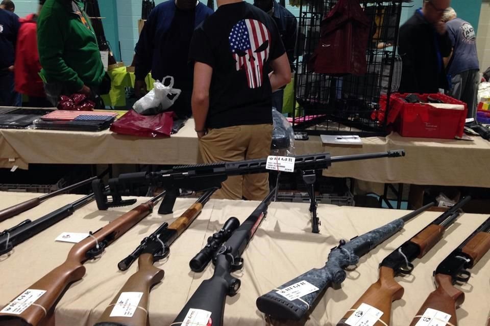 Los asistentes con un permiso para la portación de armas pueden elegir entre una gran variedad de ejemplares.
