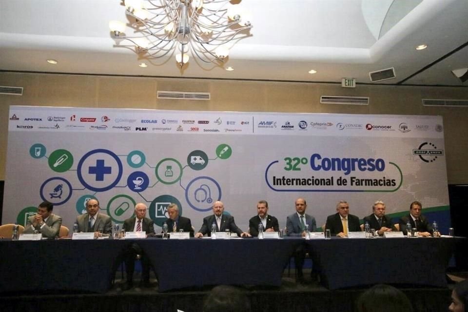 La Asociación Nacional de Farmacias de México (Anafarmex) lanzó una convocatoria para que las farmacias dejen comercializar tabaco y coloquen una placa con la leyenda: 'Farmacia 100 libre de Tabaco'