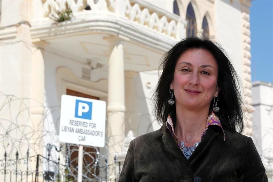 Daphne Caruana, quién expuso la relación de funcionarios malteses con los 'Panama Papers', murió por la explosión de una bomba en su auto.
