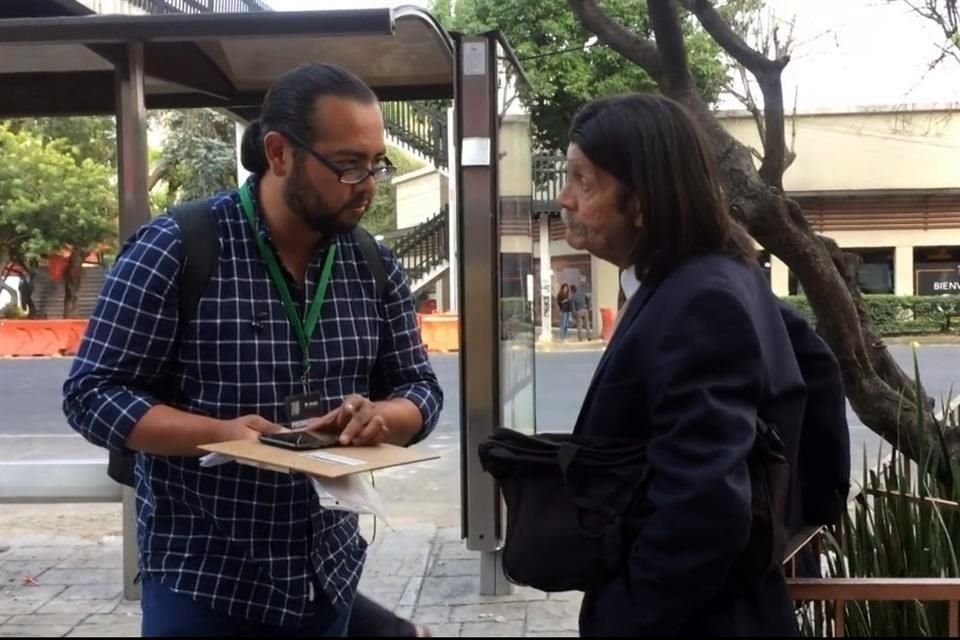 Promotores de candidatos independientes luchan para conseguir el apoyo ciudadano y también con la aplicación del INE para las firmas.