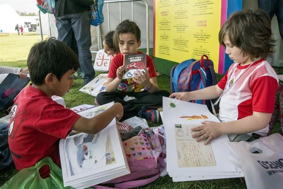 En la ceremonia de inauguración se anunció, además, que a partir del próximo ciclo escolar todos los niños de nivel preescolar recibirán, para llevarse a casa, un libro literario y otro informativo.