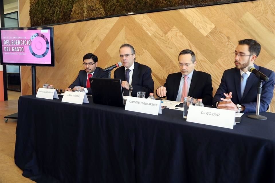 Manuel Guadarrama, Juan E. Pardinas, Juan Pablo  Guerrero y Diego Díaz, del IMCO, en conferencia de prensa.