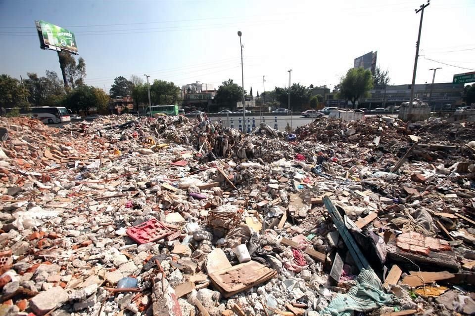 El depósito no autorizado acumula 2 toneladas de cascajo de inmuebles colapsados por el sismo del 19 de septiembre.