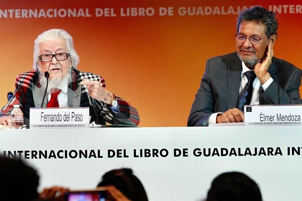 El autor Fernando del paso recordó que Juan Rulfo era una enciclopedia andante sobre el mundo de la literatura y sus autores; Elmer Mendoza llamó a 'Pedro Páramo' una obra de arte.