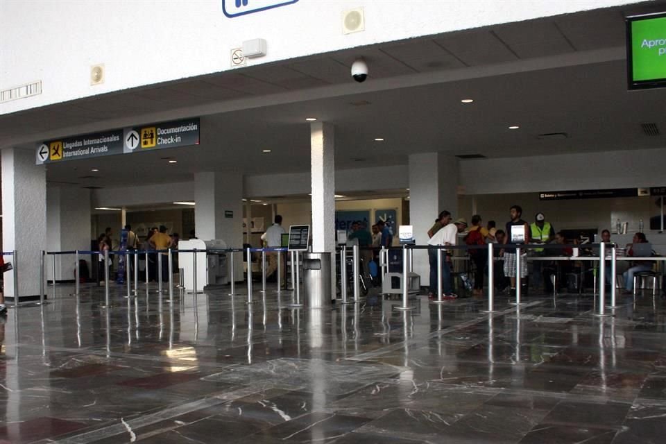 OMA administra 13 aeropuertos de México, entre ellos el de Acapulco, Mazatlán y Ciudad Juárez.