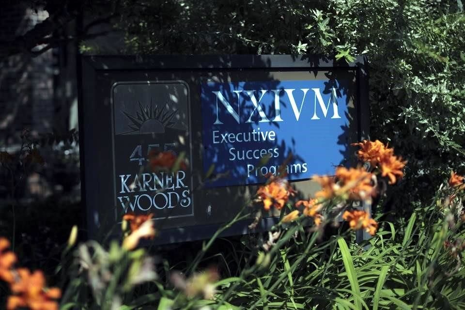 El Departamento de Justicia ha iniciado una investigación del grupo NXIVM, en el que algunas mujeres que se unieron fueron marcadas con un símbolo que contenía las iniciales de su líder.