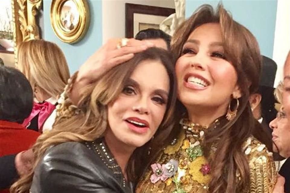 Las hermanas dejaron sus diferencias de lado para celebrar a su abuela.