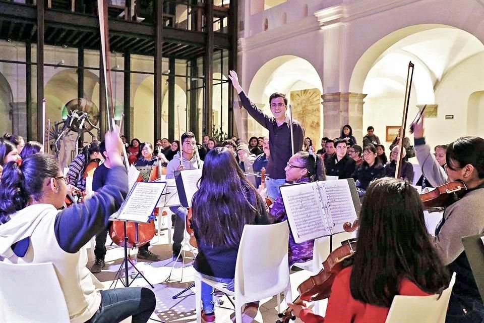 El clarinetista Camerino López Manzano fundó la Orquesta Sinfónica Infantil y Juvenil Santa Cecilia. 