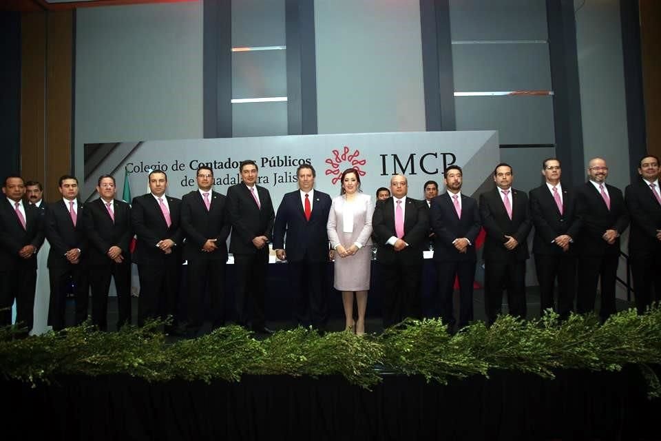 Durante la toma de protesta de Margarita Medrano como presidenta del Colegio de Contadores Públicos de Guadalajara.