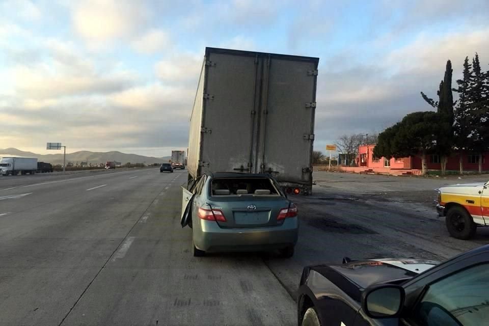 El accidente fue reportado a las 7:30 horas del sábado en el kilómetro 190 más 200 de la Carretera 57, en el tramo de Saltillo a Matehuala.