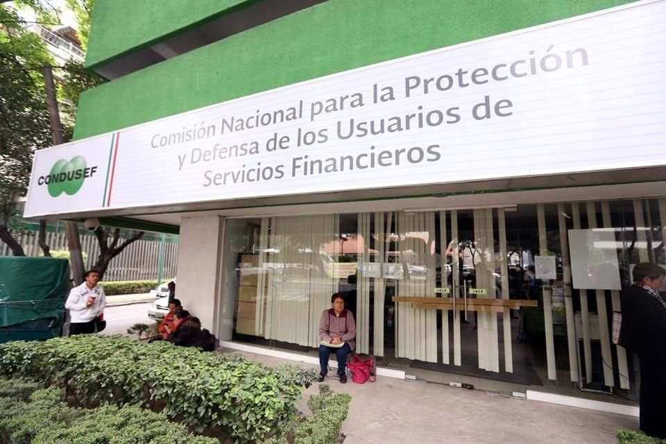 Durante la suspensión, los usuarios de servicios financieros podrán iniciar y dar seguimiento por vía remota a los trámites.