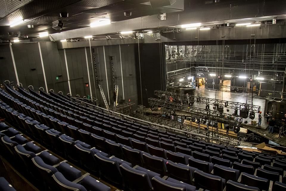 Los trabajos para instalar el escenario se realizan desde hace dos semanas, en jornadas de 12 horas.