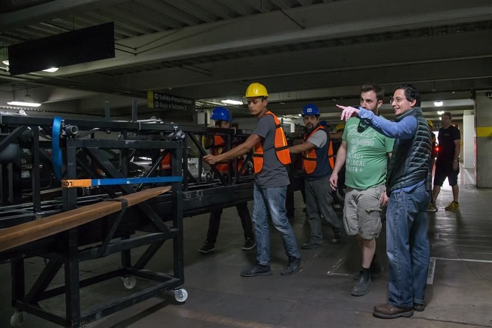 Los trabajos para instalar el escenario se realizan desde hace dos semanas, en jornadas de 12 horas.