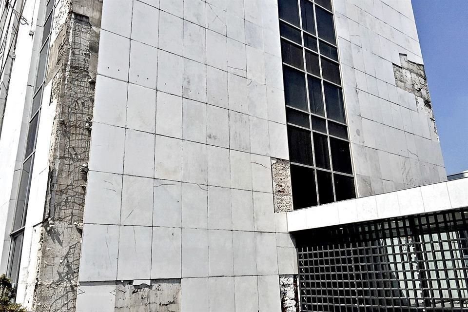 En el espacio del Memorial del 68 se muestra un dictamen de la UNAM fechada el 24 de septiembre de 2017: 'Aviso Importante. Esta sección del edificio queda inhabilitada hasta nuevo aviso'.