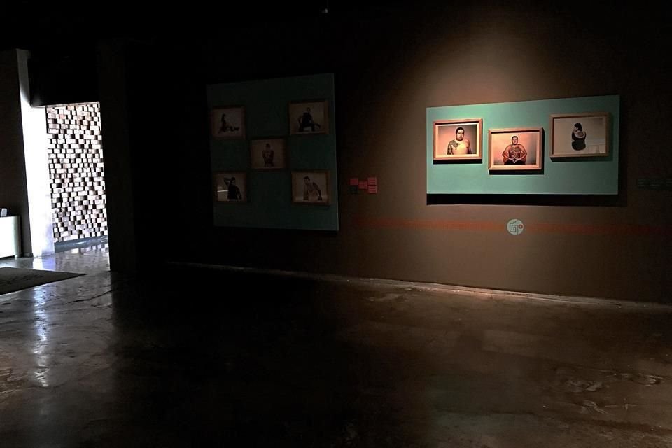 Una de las muestras disponibles es la que narra la historia del sitio arqueológico de Tlatelolco, más otra sobre el tatuaje prehispánico. Sin embargo, esta sala está a medio iluminar.