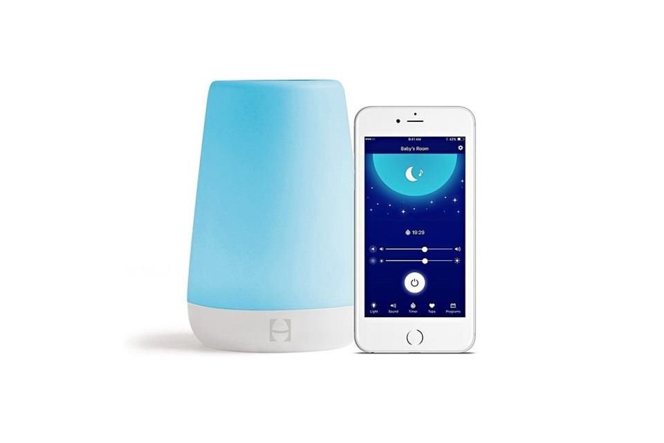 Controlada a través de Bluetooth, Rest Night Light de Hatch Baby propicia la iluminación adecuada con colores tenues y sonidos apacibles.