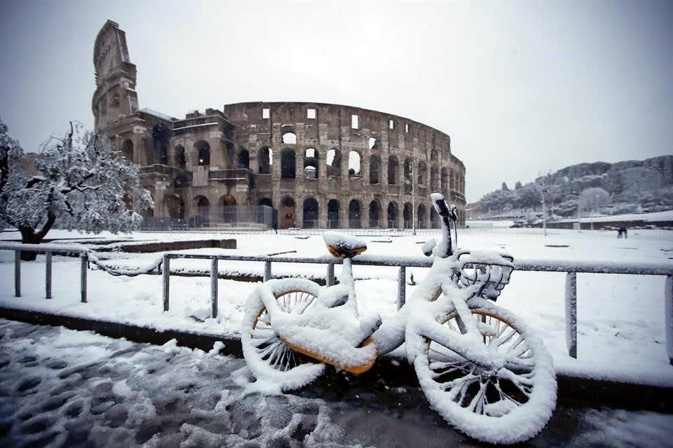 Vista del Coliseo, el monumento más famoso de la capital italiana.