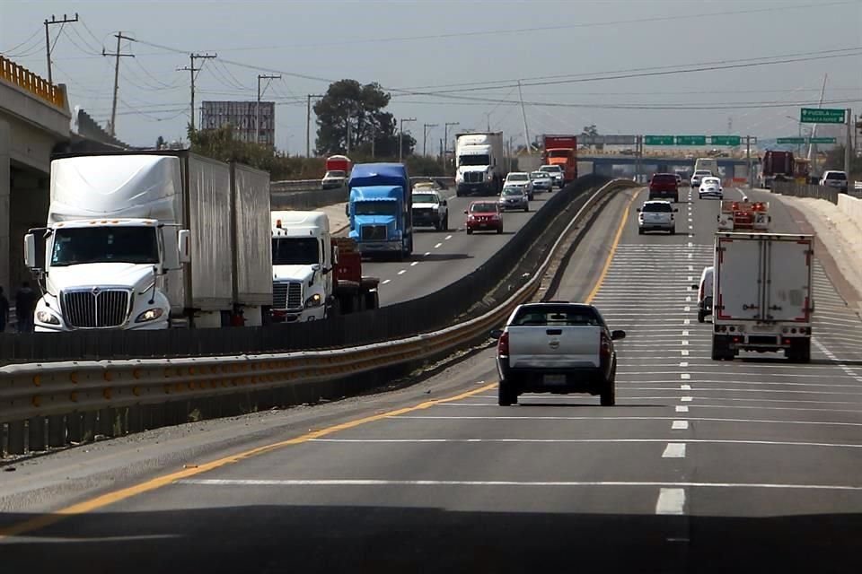 Además de la inseguridad en carreteras, transportistas son víctimas de extorsión por parte de funcionarios al momento de hacer trámites.