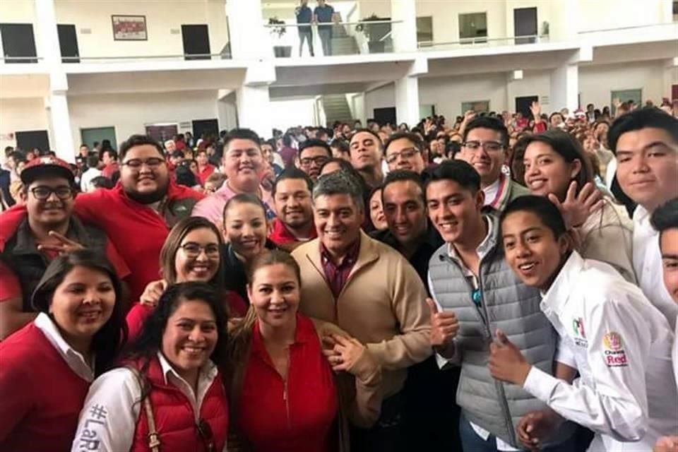 David Sánchez Isidro actualmente es diputado federal con licencia. 