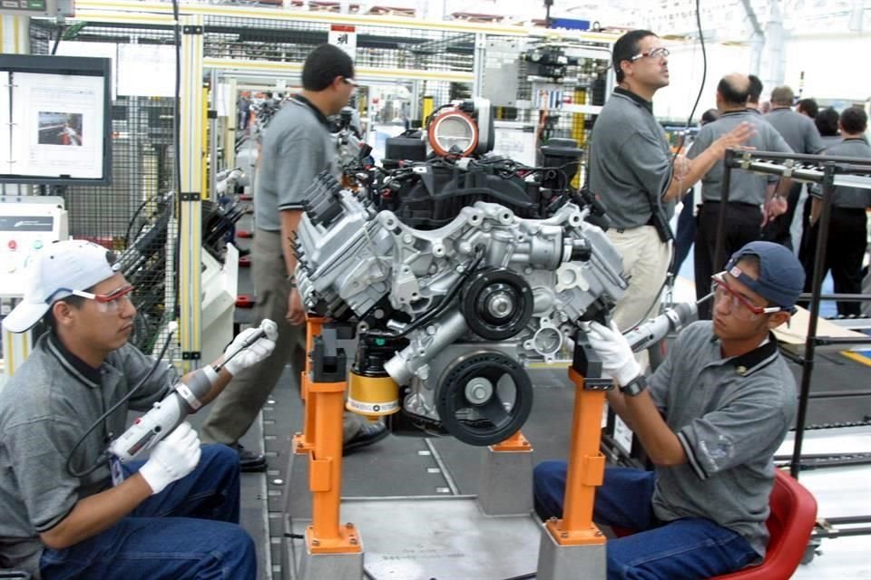 De extenderse la huelga en empresas automotrices en EU, compañías armadoras y de autopartes en México podrían entrar en paros técnicos.