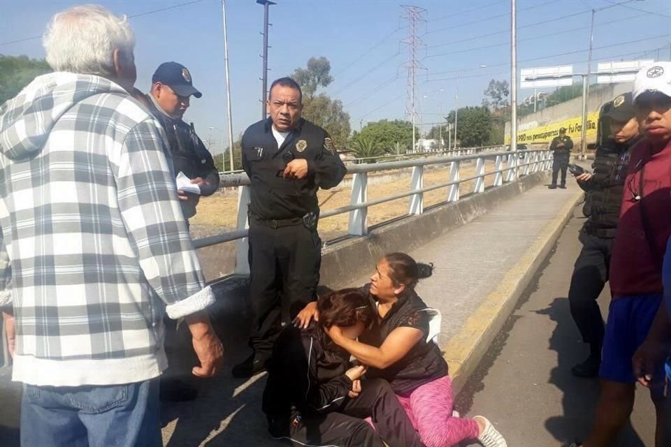 La joven manifestó que tenía problemas familiares y buscaba acabar con su vida, pero agentes la disuadieron y lograron ponerla a salvo.