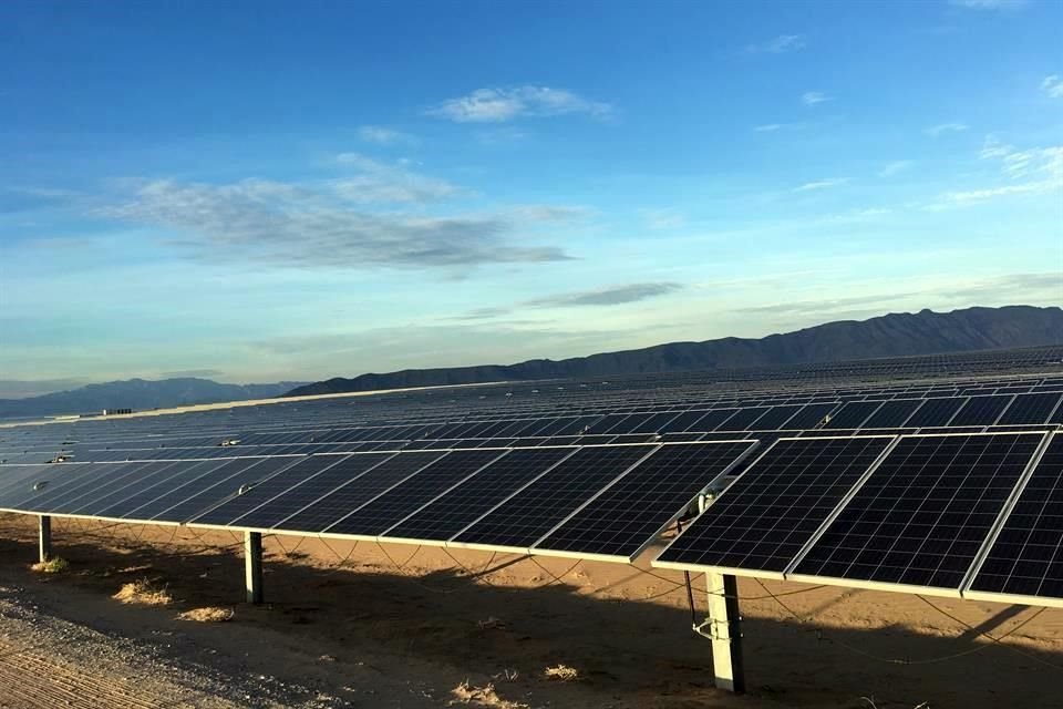 En medio del desierto coahuilense, la empresa italiana Enel Green Power construye lo que será la planta solar más grande de América y la segunda del mundo.