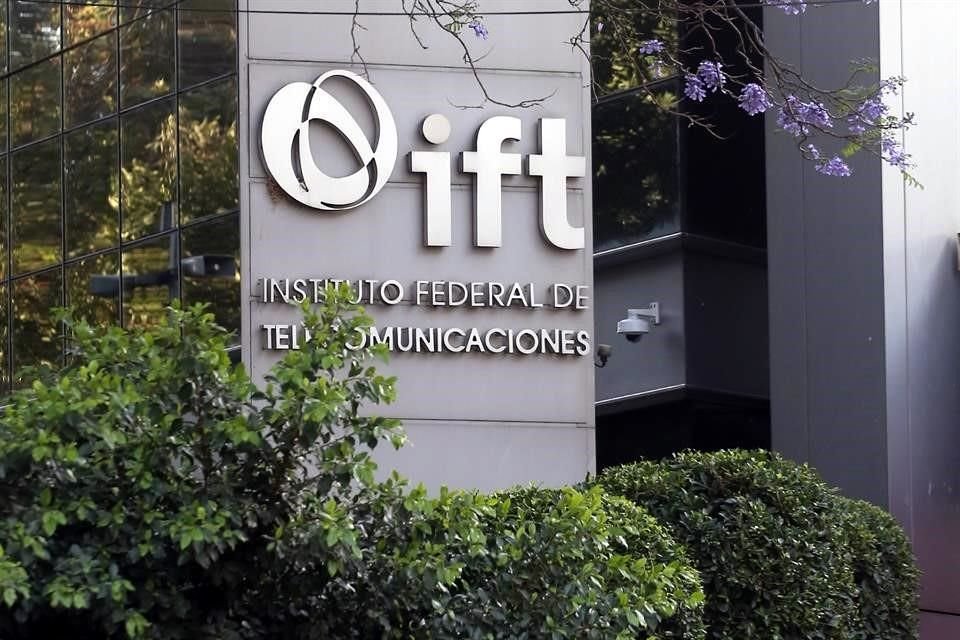 Desde 2019, con la salida de María Elena Estavillo, el Pleno del IFT quedó conformado sólo por hombres.