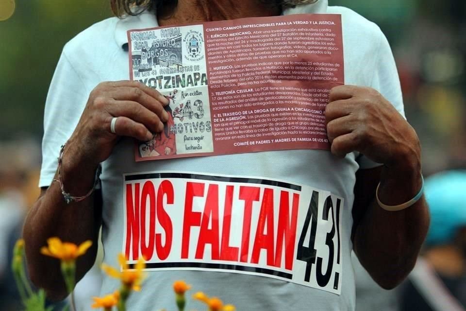 CNDH dio a conocer que Rosario Piedra acudió a la Normal Raúl Isidro Burgos de Ayotzinapa el pasado 21 de marzo, donde se reunió con las familias de los estudiantes desaparecidos.