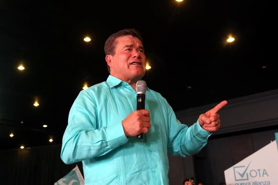 El presidente del sindicato magisterial, Juan Díaz de la Torre, aseveró que sería un error reinventar los cambios cada seis años.
