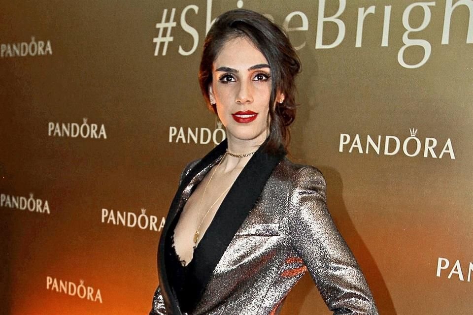 Sandra Echeverría ya tuvo conversaciones con la productora Carmen Armendáriz para encarnar a María Félix en una bioserie.