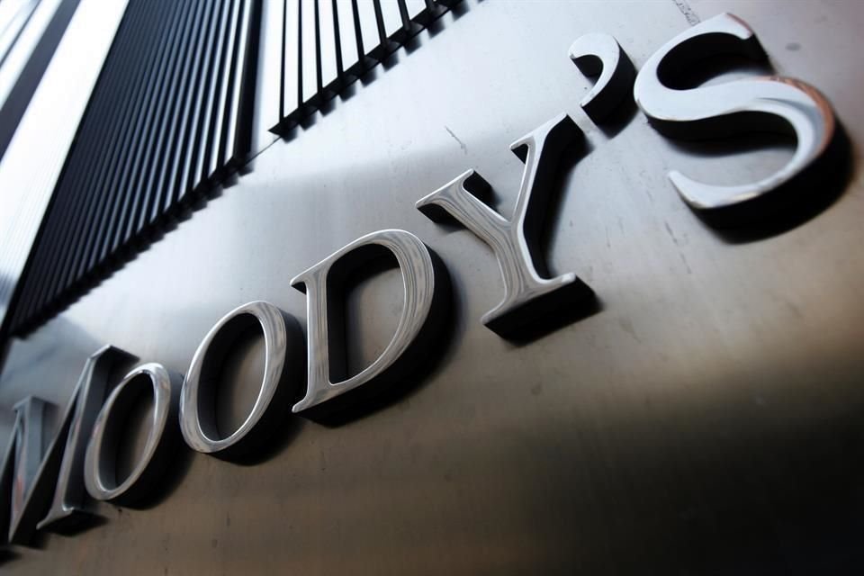 Moody's redujo de 0.9% a -3.7% su estimación de crecimiento para México en 2020, ante efectos del coronavirus.