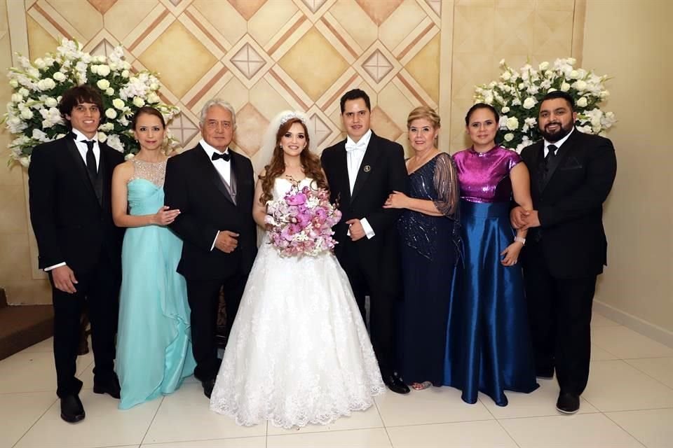 FAMILIA DEL NOVIO Emir Castilla, Sara Mtanous, Jesús Antonio Mtanous Zamora, Zulema Guajardo Álvarez, Jesús Antonio Mtanous Cleary, María Isabel Cleary de Mtanous, Zabhj Mtanous Cleary