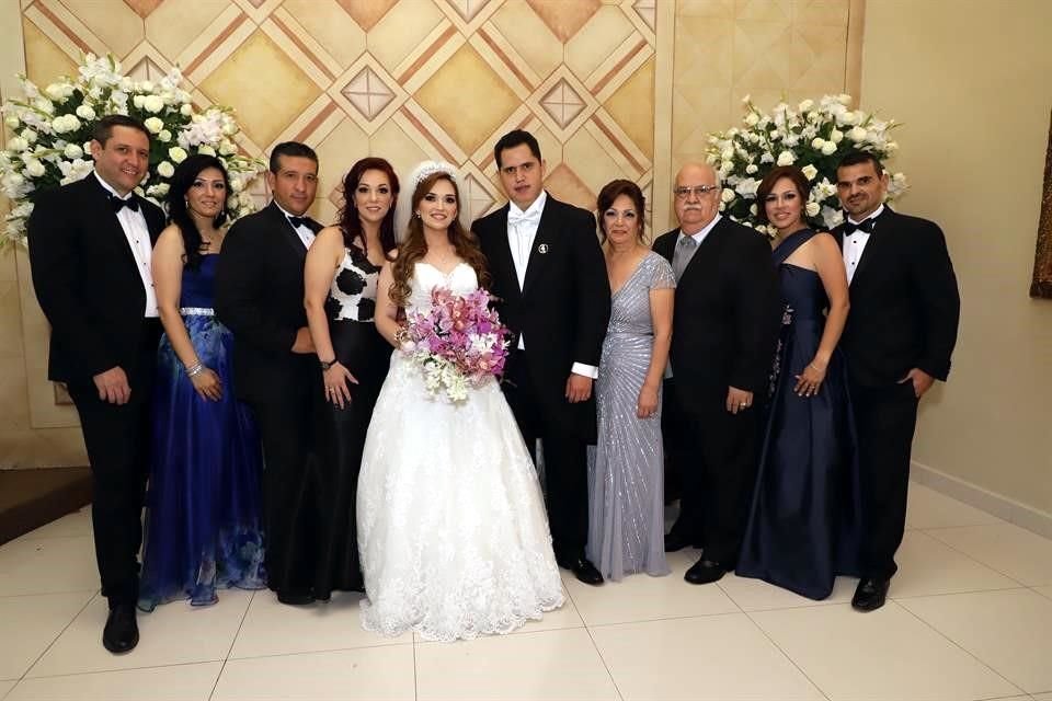 FAMILIA DE LA NOVIA Lucio Arredondo, Karla Guajardo de Arredondo, Jaime Ríos, Maricela Guajardo de Ríos, Zulema Guajardo Álvarez, Jesús Antonio Mtanous Cleary, Maricela Álvarez de Guajardo, Luis Ángel