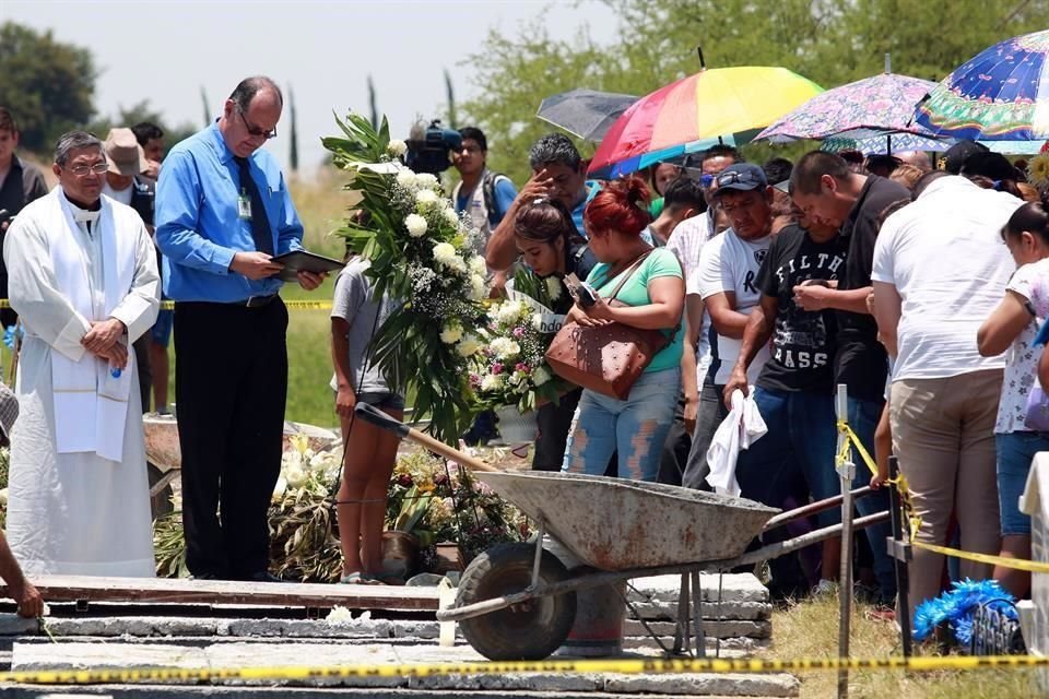 'Es un crimen cobarde que no puede quedarse así', dijo el sacerdote.